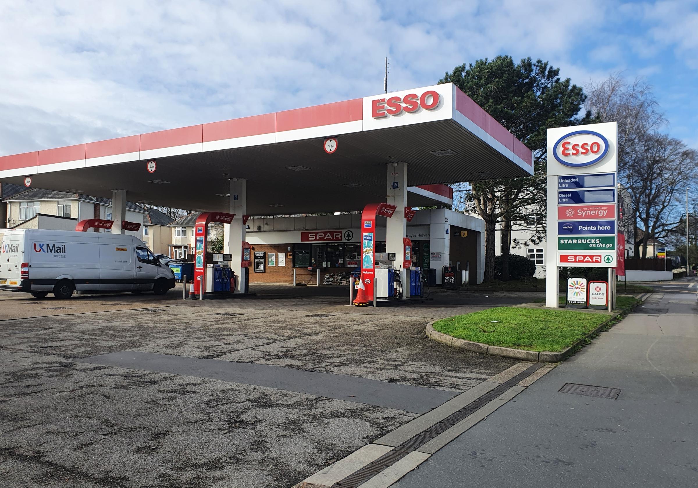 Esso-Tankstelle kann mit Asda-Gebäude vor Ort abgerissen werden